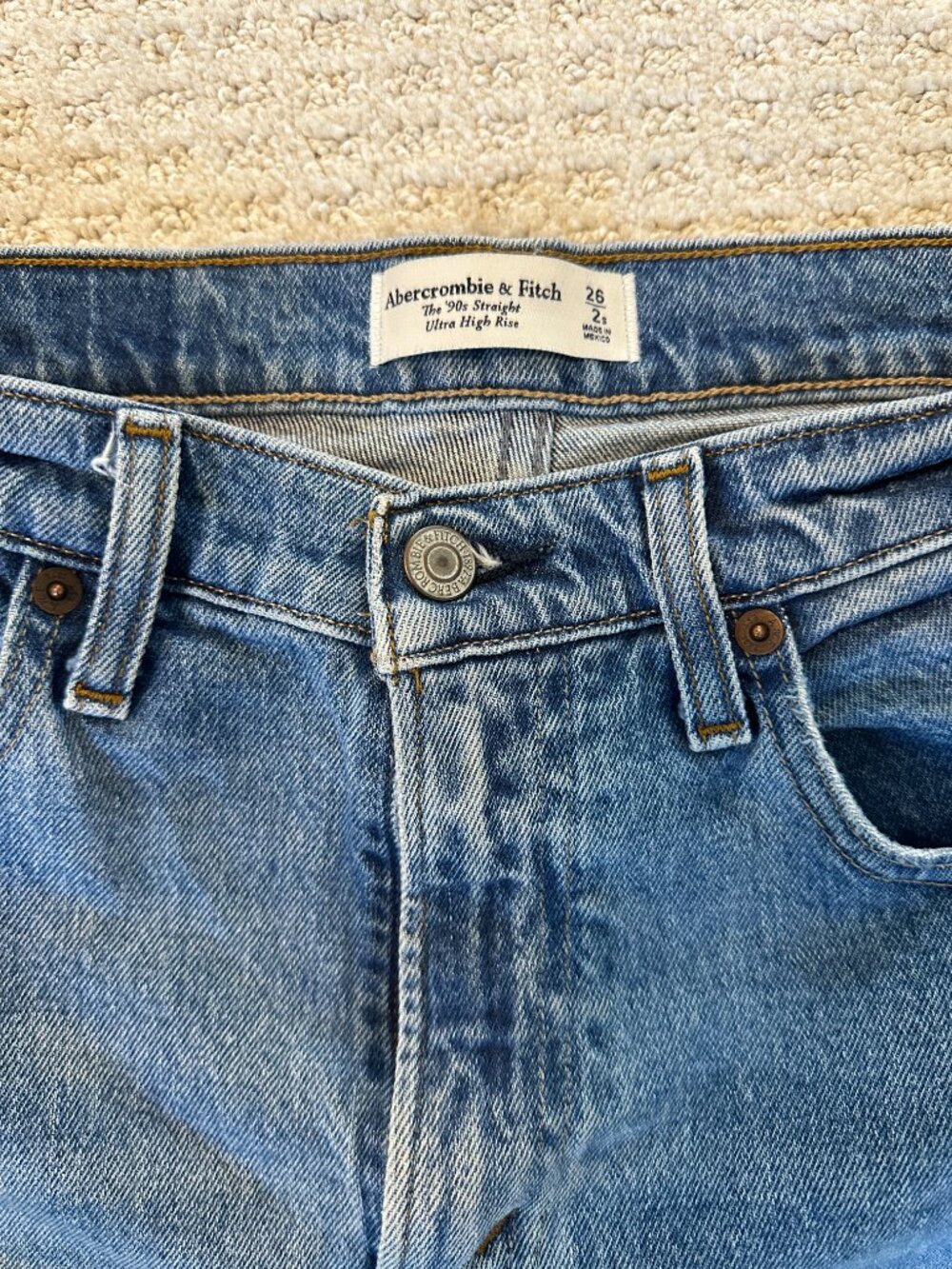 Abercrombie 90s Straight Ultra High Rise s26